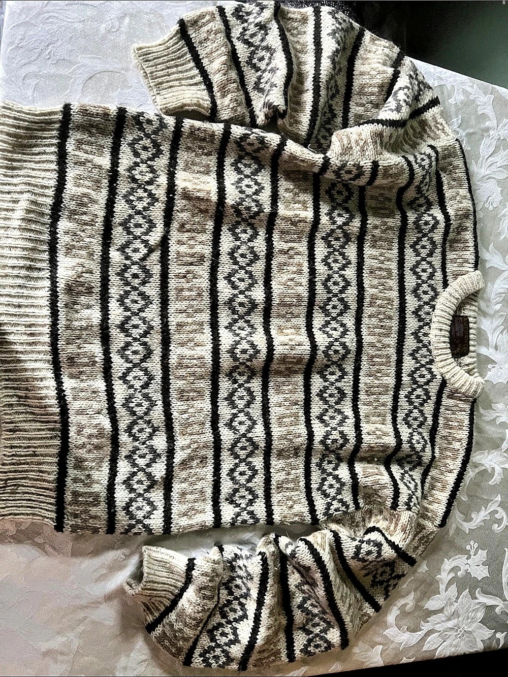 Authentic Issue Men’s Crew Neck Sweater Cream & Black